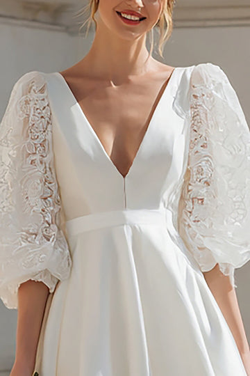 Mini robe de fiançailles trapèze ivoire à col en V avec appliques
